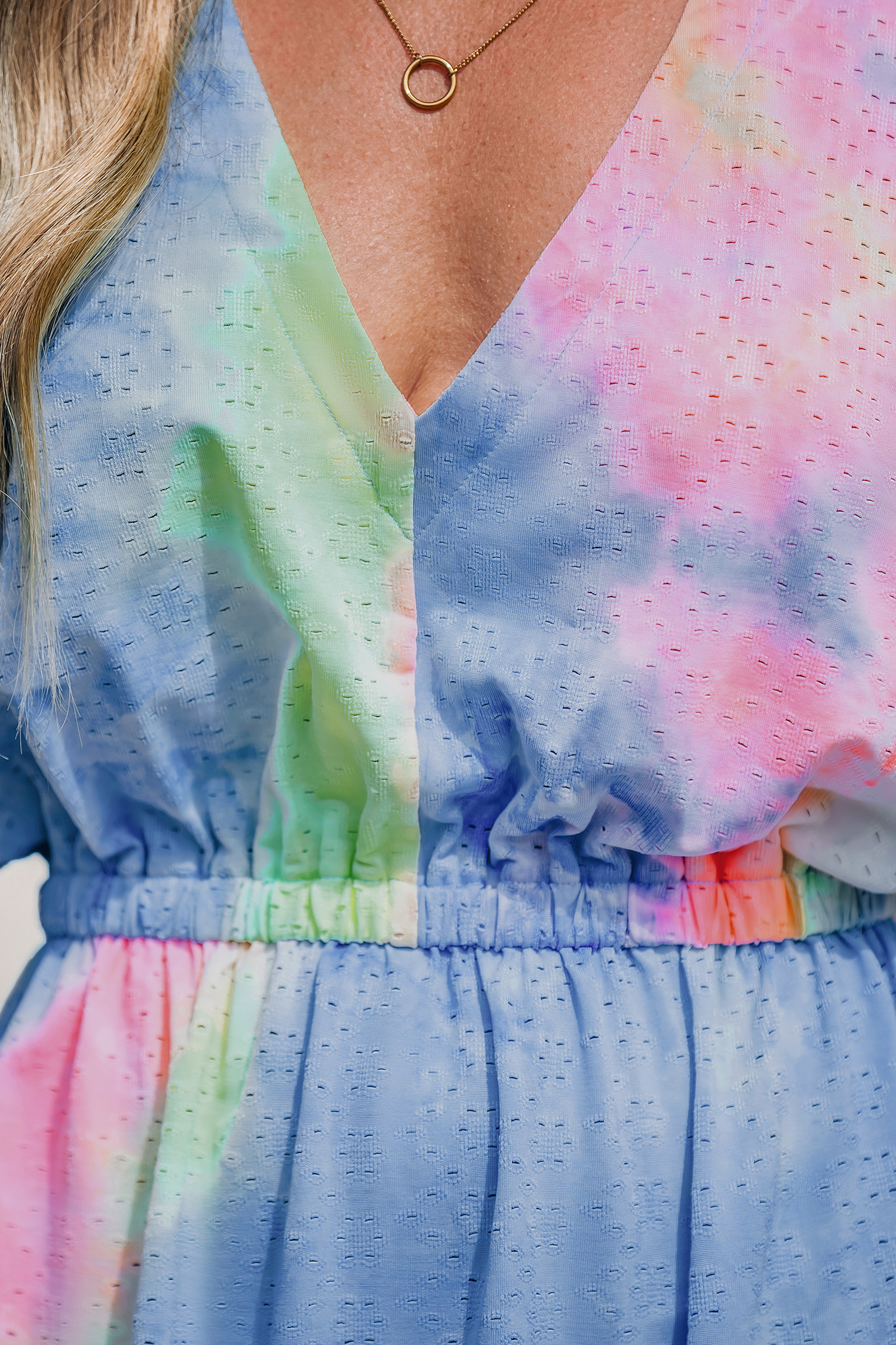 Robe cover up mini à manches dolman et col plongeant tie dye