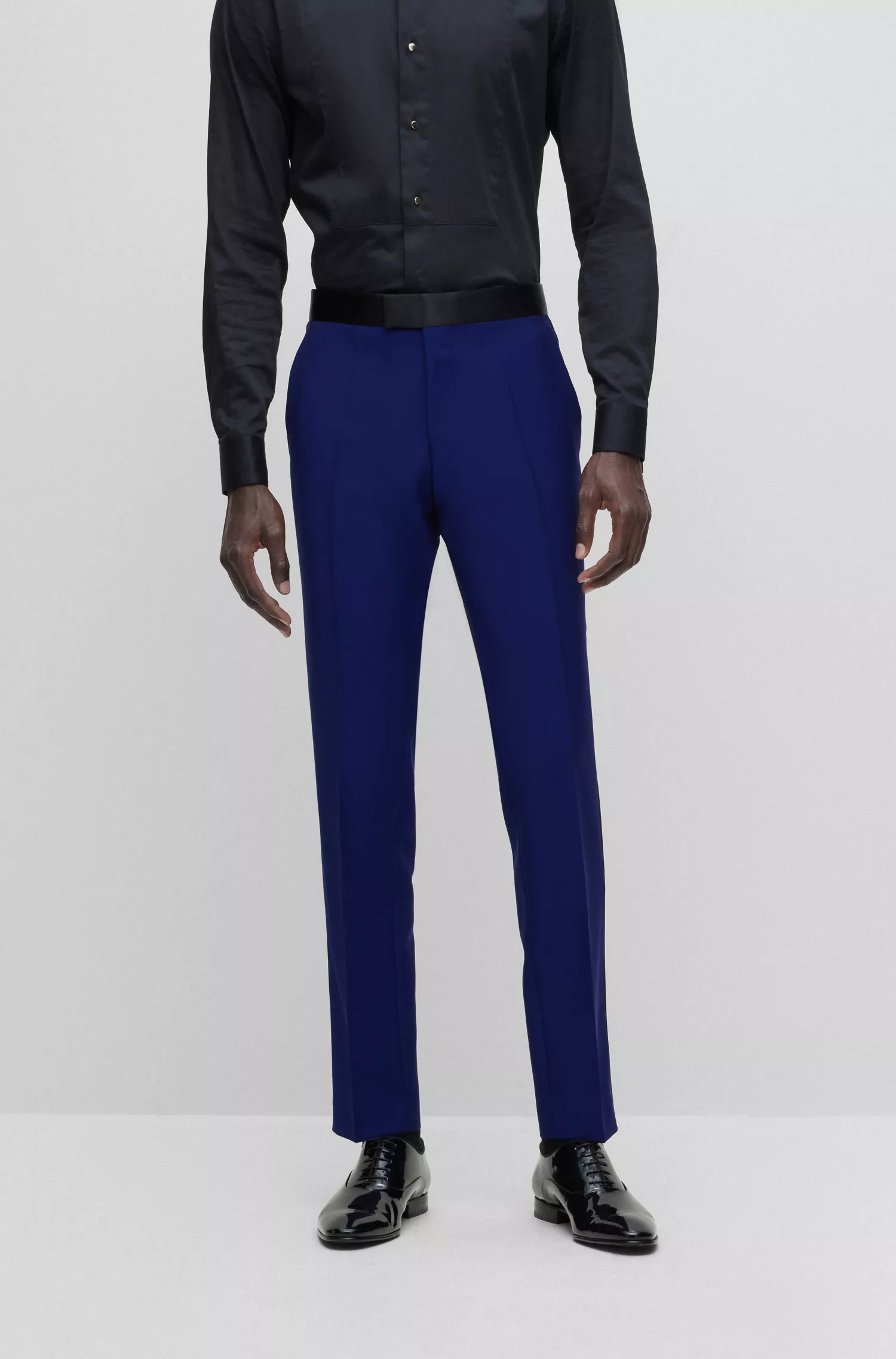 Smoking BOSS preto slim-fit em lã virgem italiana e mohair