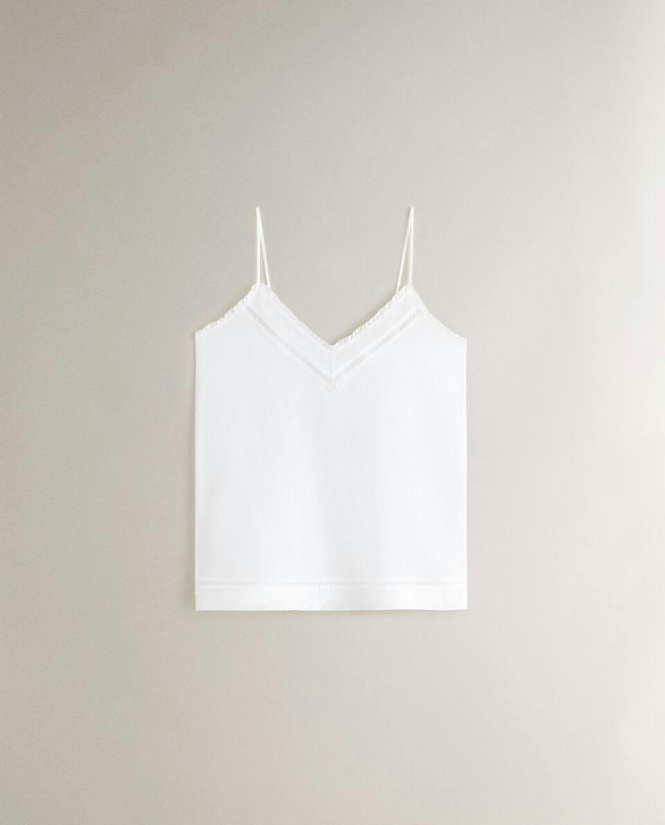 BLUSA COM DETALHES EM RENDA
