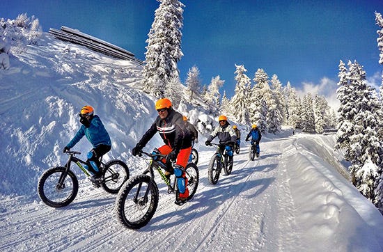 Fatbike-Downhill auf Schnee