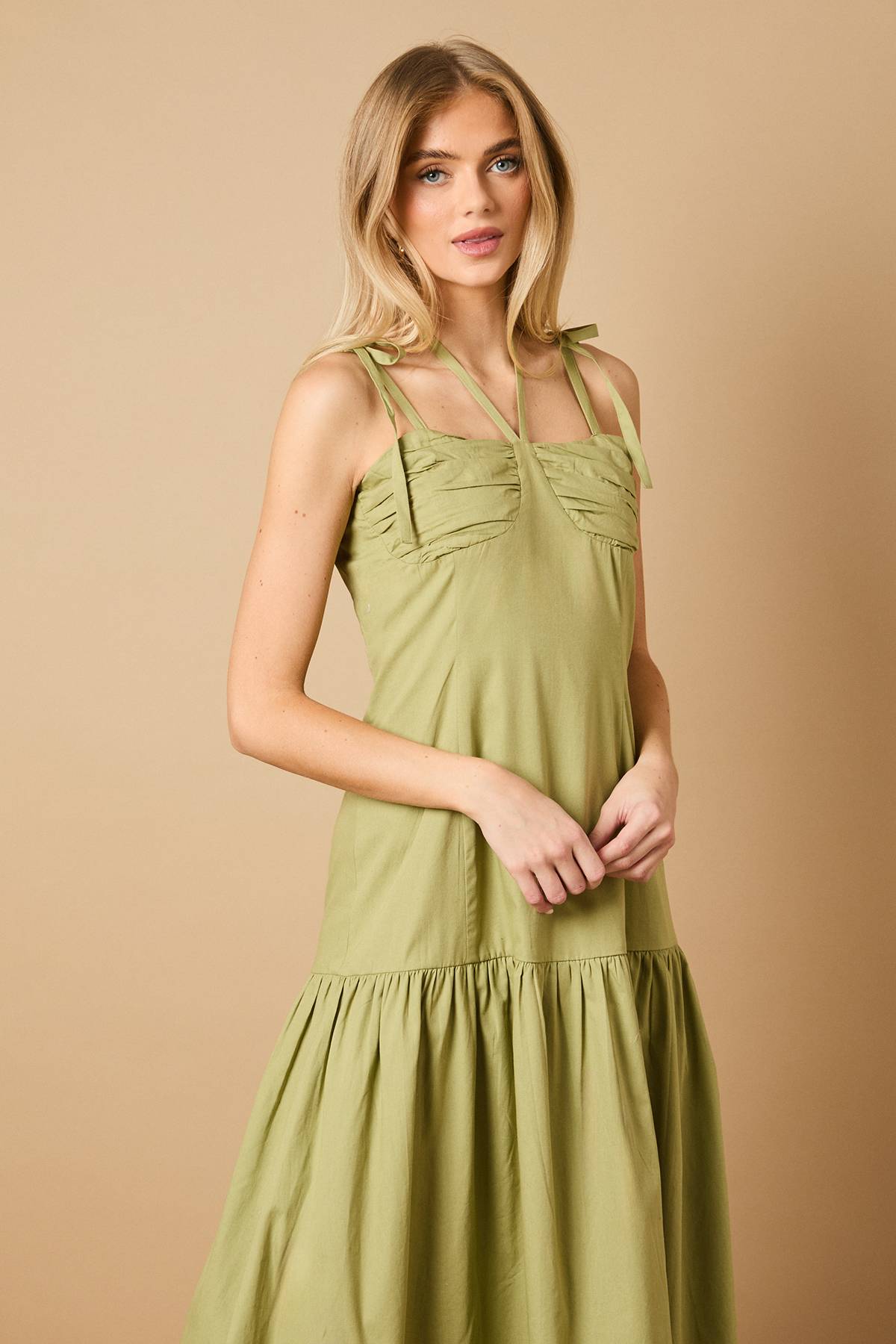 Oasis Robe Midaxi à Détail Bustier et Col Licou avec Ourlet Asymétrique