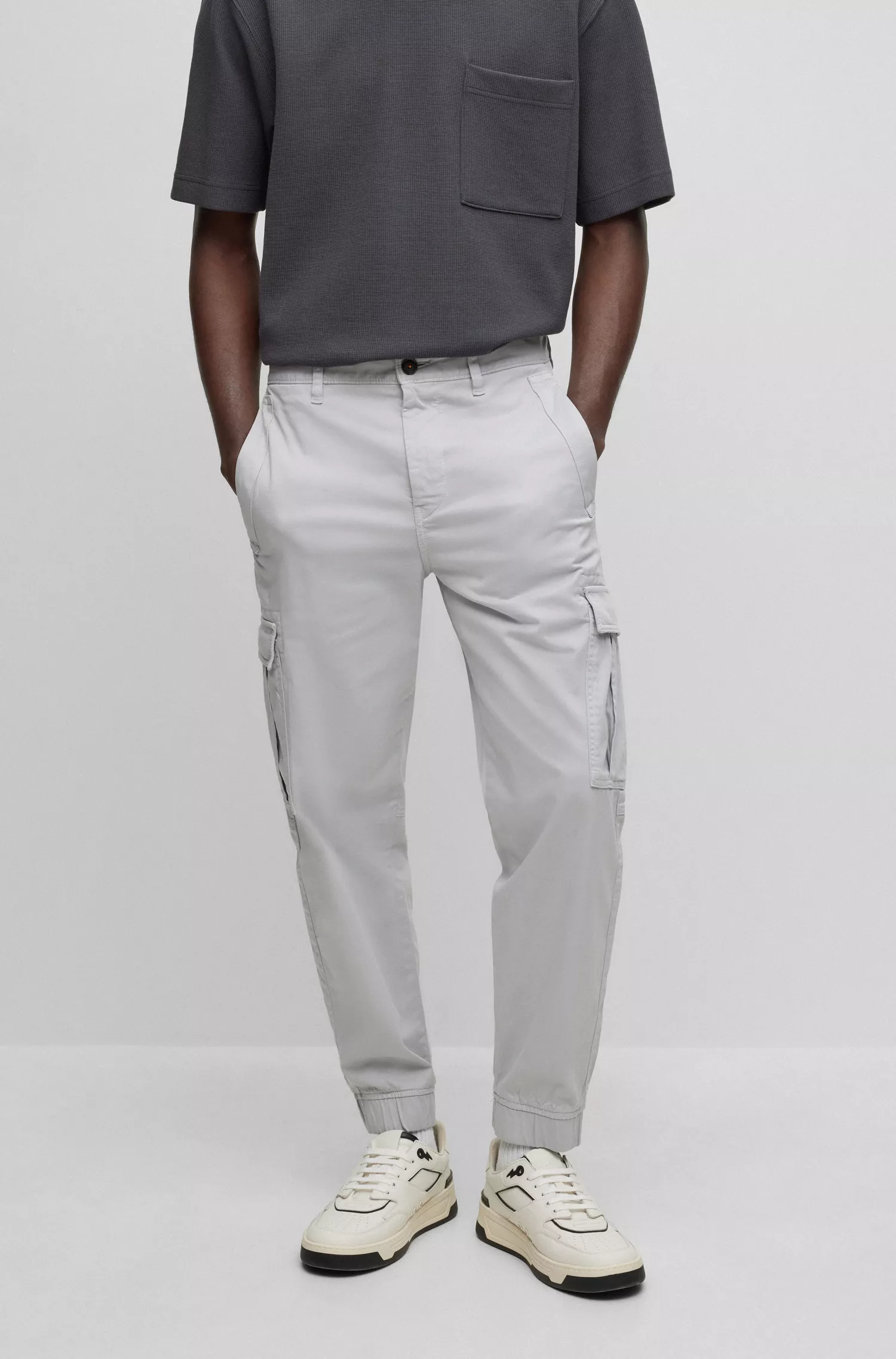 Calça cargo BOSS laranja, corte regular, em cetim de algodão elástico.