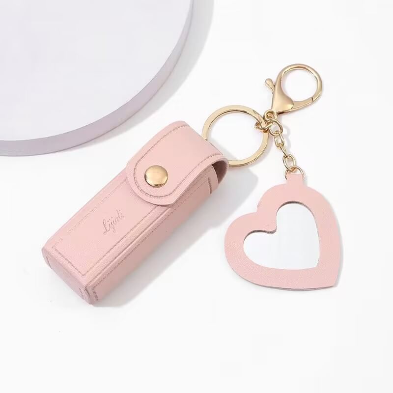 Karnemelk - Draagbare lippenstiftdoos met spiegel / sleutelhanger / tashanger