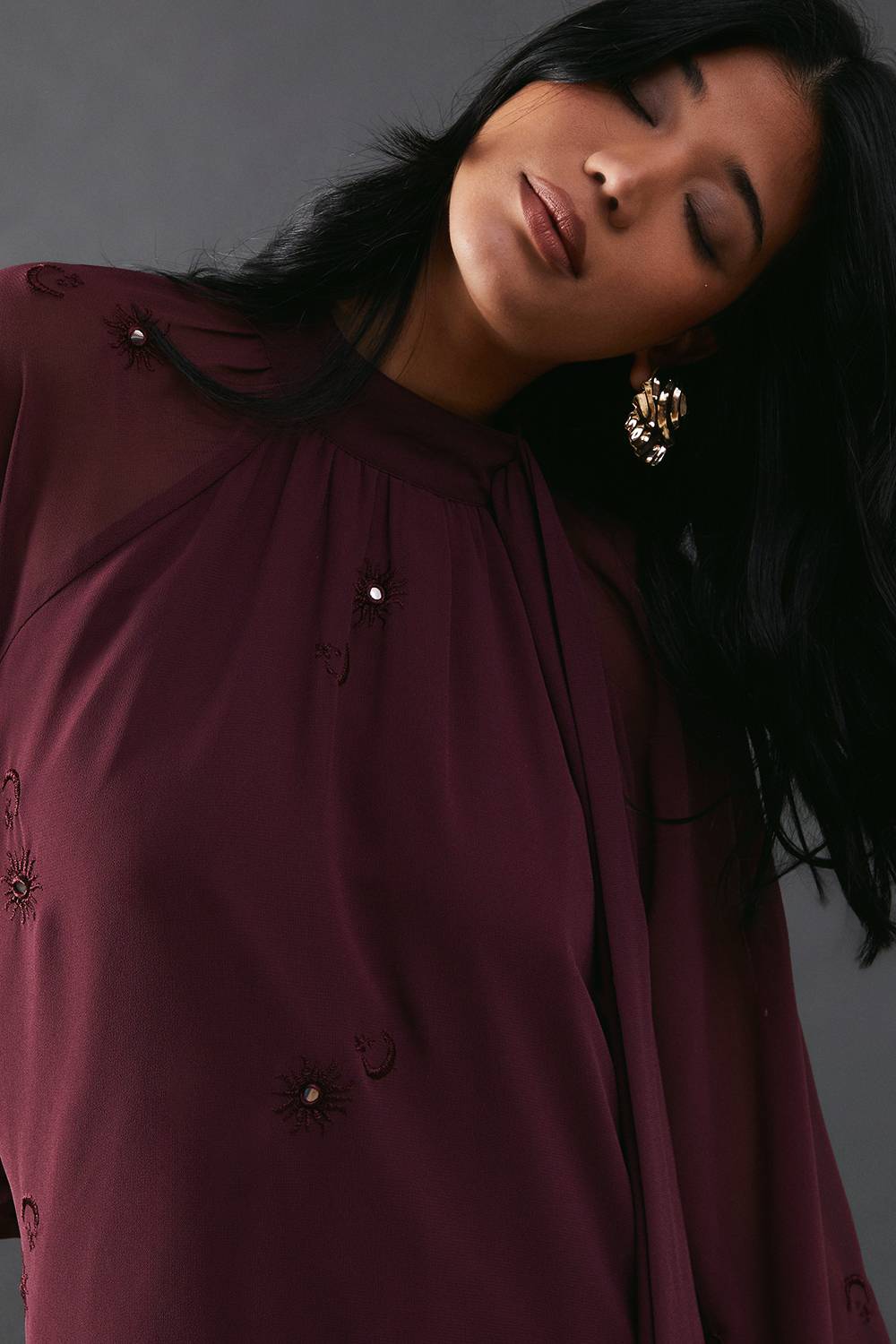 Warehouse Robe Smock Mini Premium en Mousseline à Col Noué avec Ornements de Lunes Pailletées