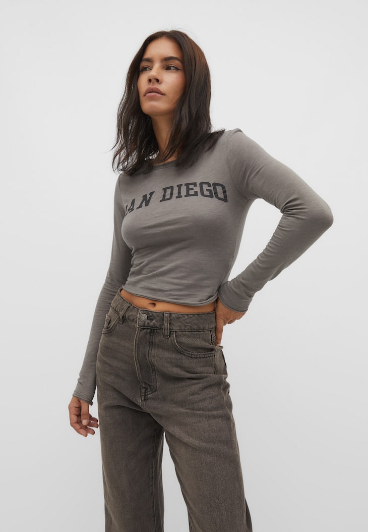 Camiseta com decote canoa