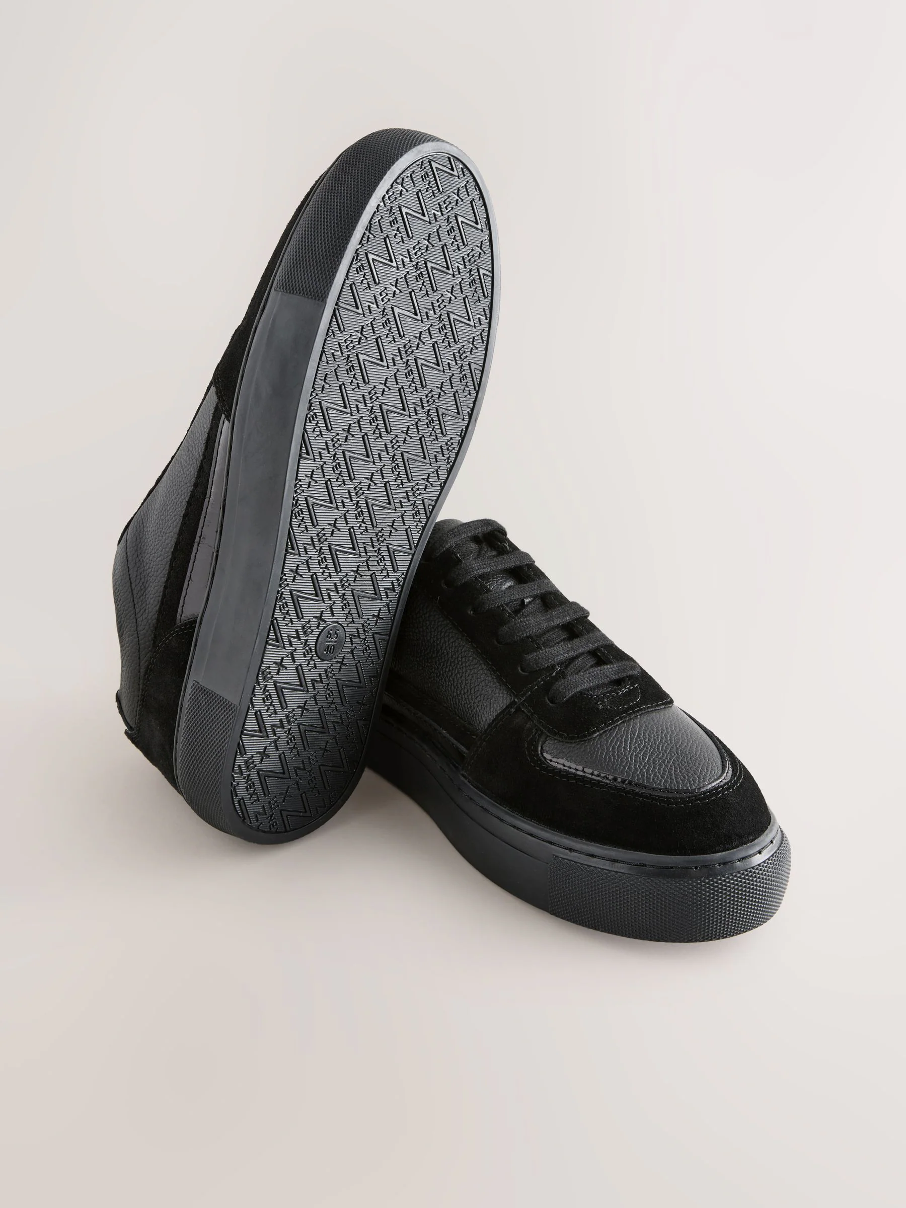 Zwart - Leather Chunky Panel Detail Lace Up Trainers