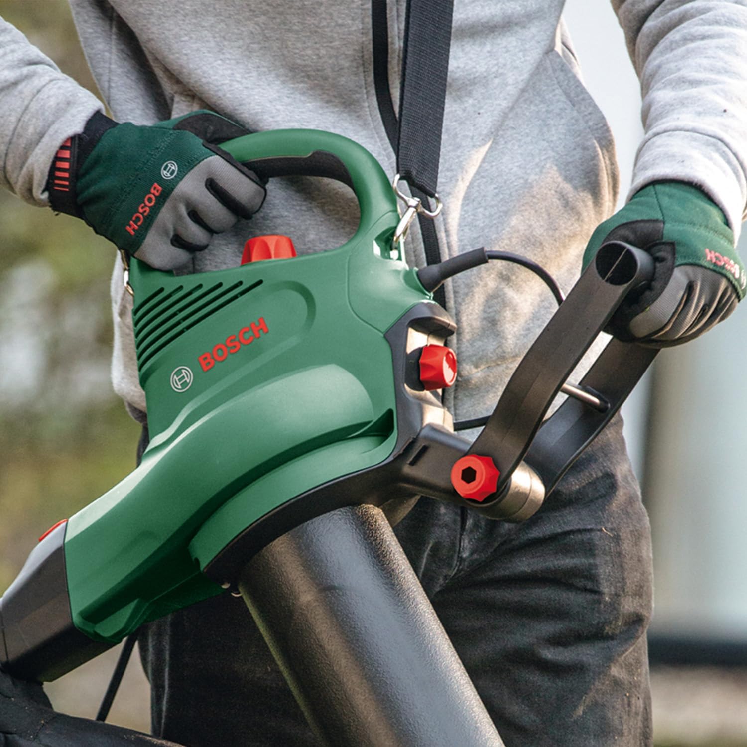 Bosch elektrischer Laubsauger/Laubbläser UniversalGardenTidy 3000 (3000 W, Fangsack 50 l, stufenlose Drehzahleinstellung, zum Blasen, Saugen und Häckseln von Laub, in Kartonverpackung)