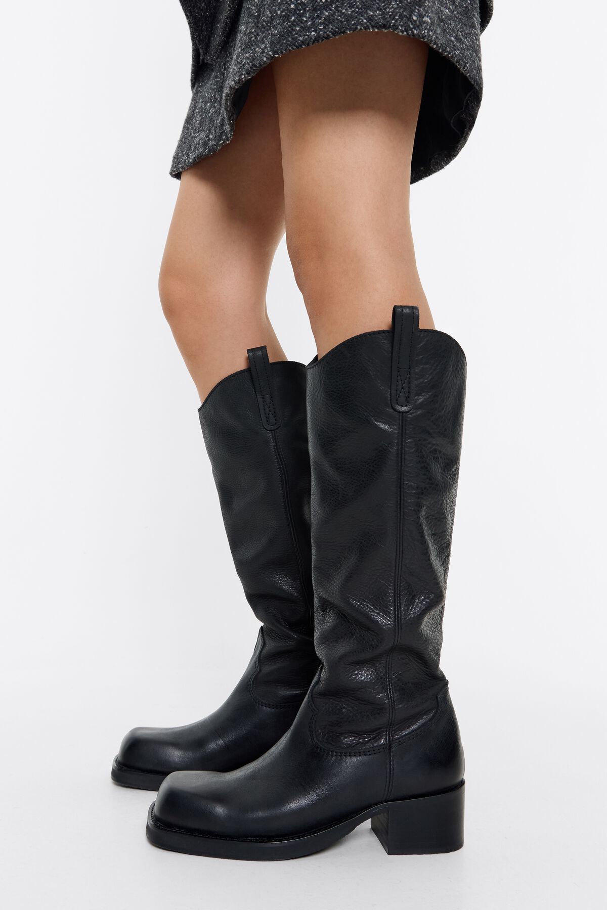 Bota de couro preta estilo gaúcho