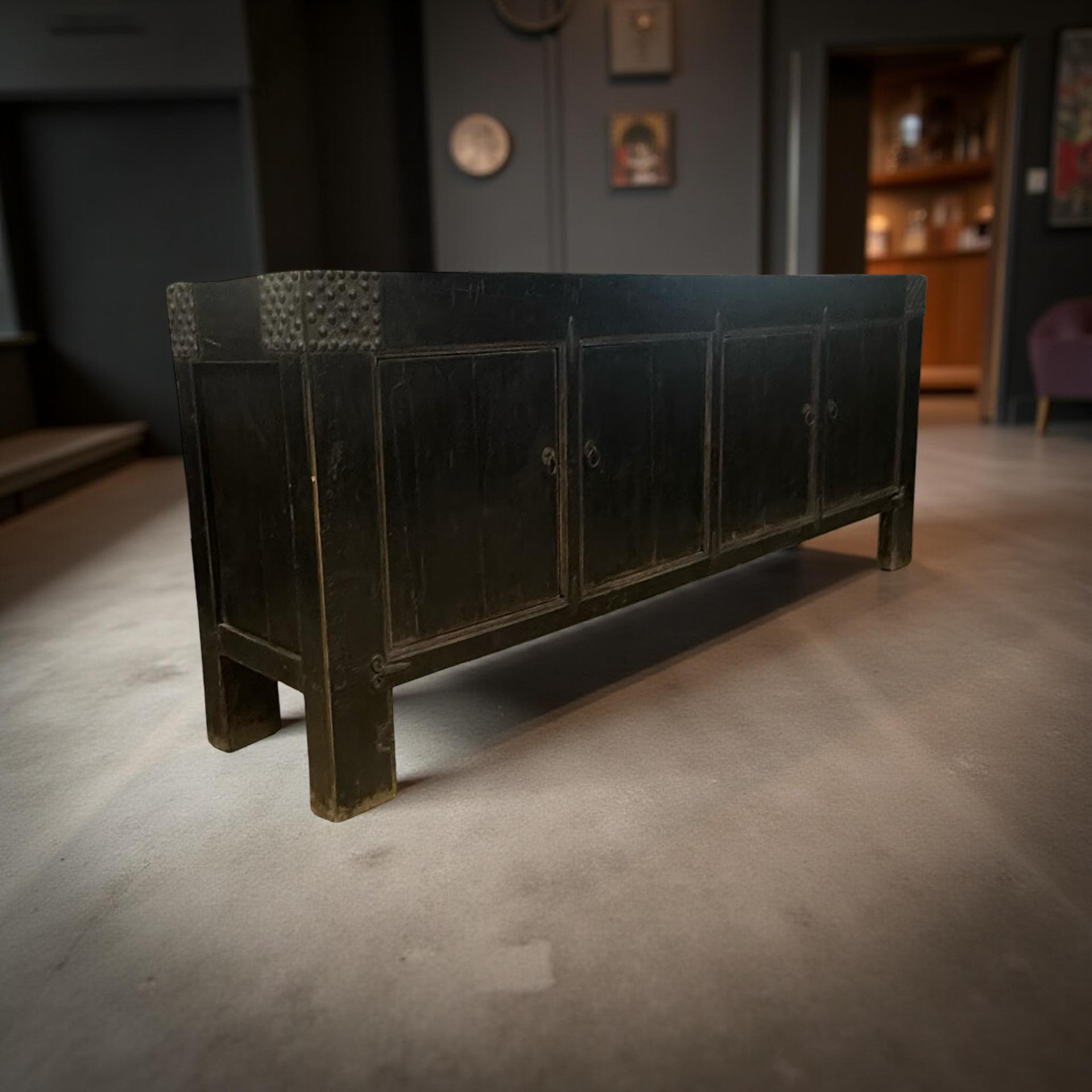 Dressoir zwart 4 deur noppen beslag
