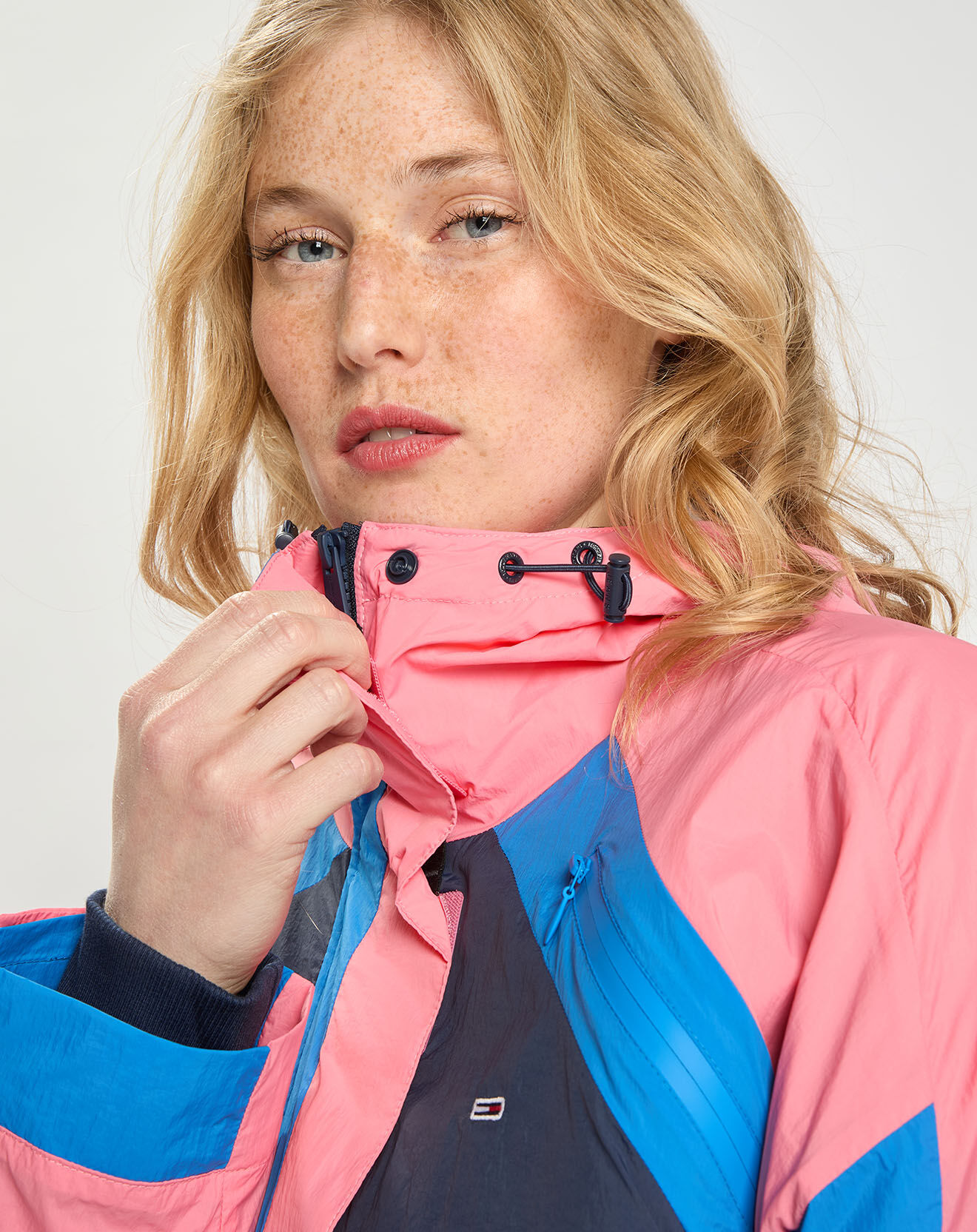 Tommy Jeans Veste coupe-vent déperlante Colorblock bleu/rose