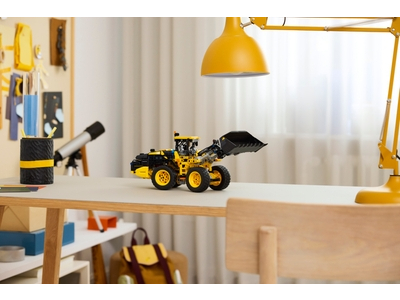 LEGO Volvo L120 Electric wiellader (42209)