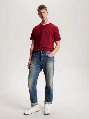 Camiseta com bordado de logotipo