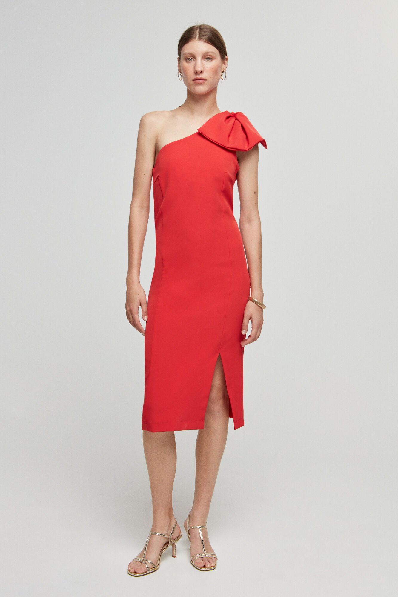 Vestido midi assimétrico de renda com ombros à mostra - Vermelho