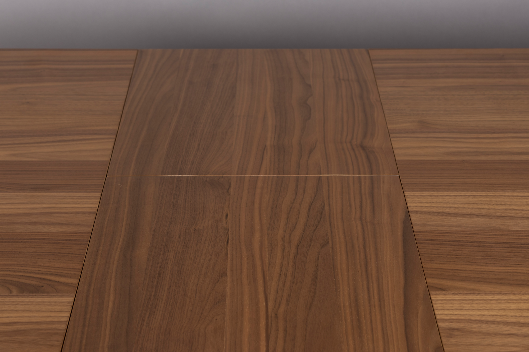 Eettafel Barlet ovaal uitschuifbaar walnoot 200-240 X 90 cm