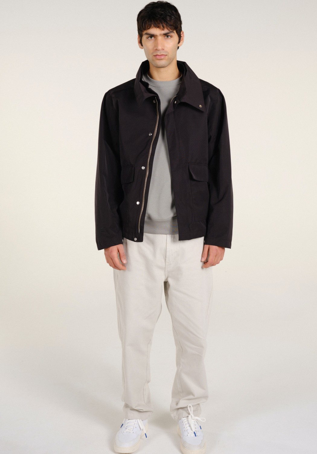 Embassy of Bricks and Logs Short-Parka Swara Black