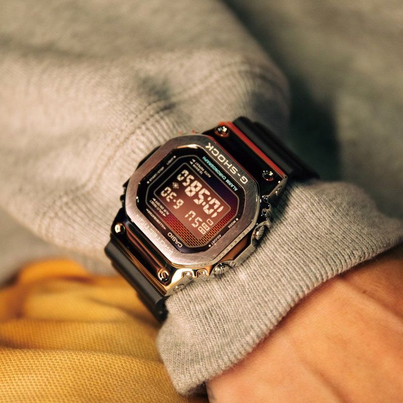 G-SHOCK GM-5600RW-1ER Horloge - Roestvrijstaal - Regenboogdesign - Schokbestendig
