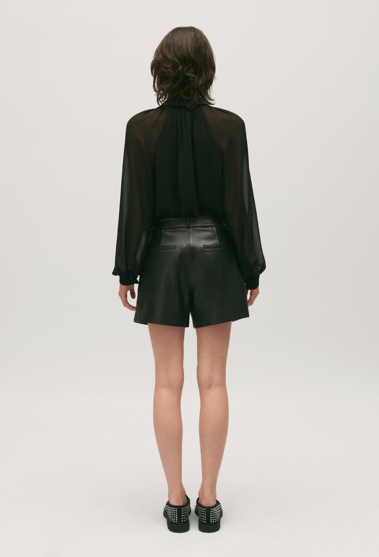 Short cuir noir