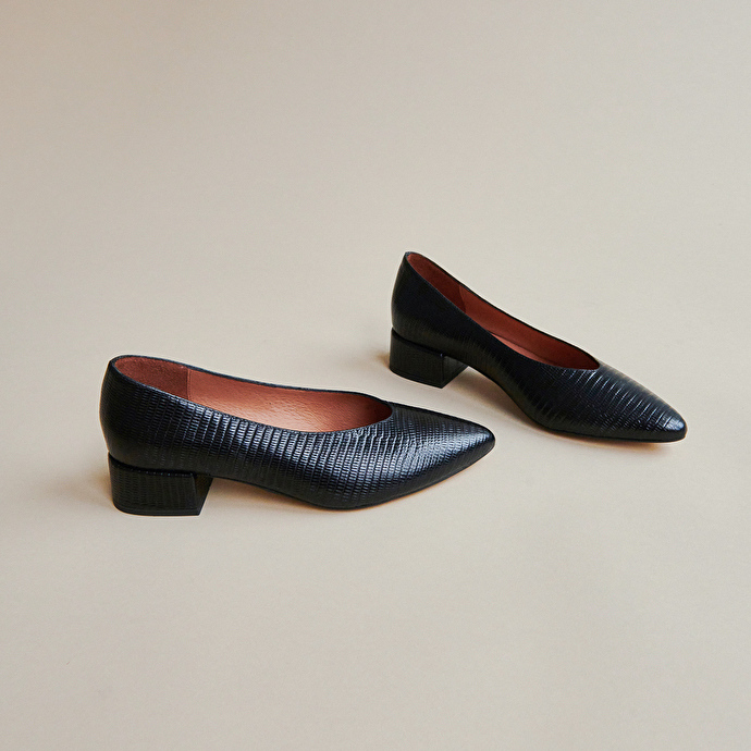 Ballerines à talons et bouts pointus  en cuir reptile noir