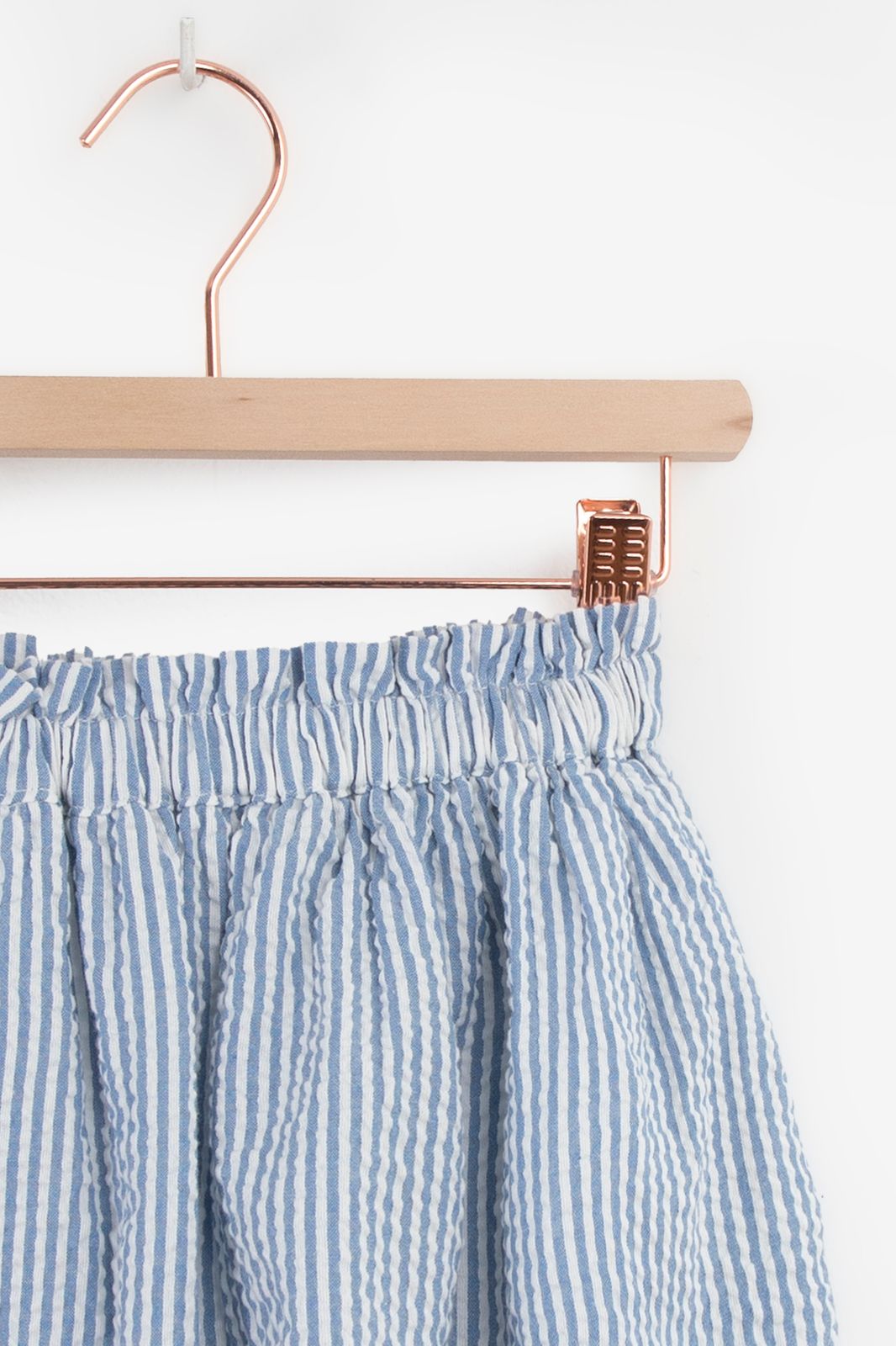 Blauwe ruffle rok met strepen