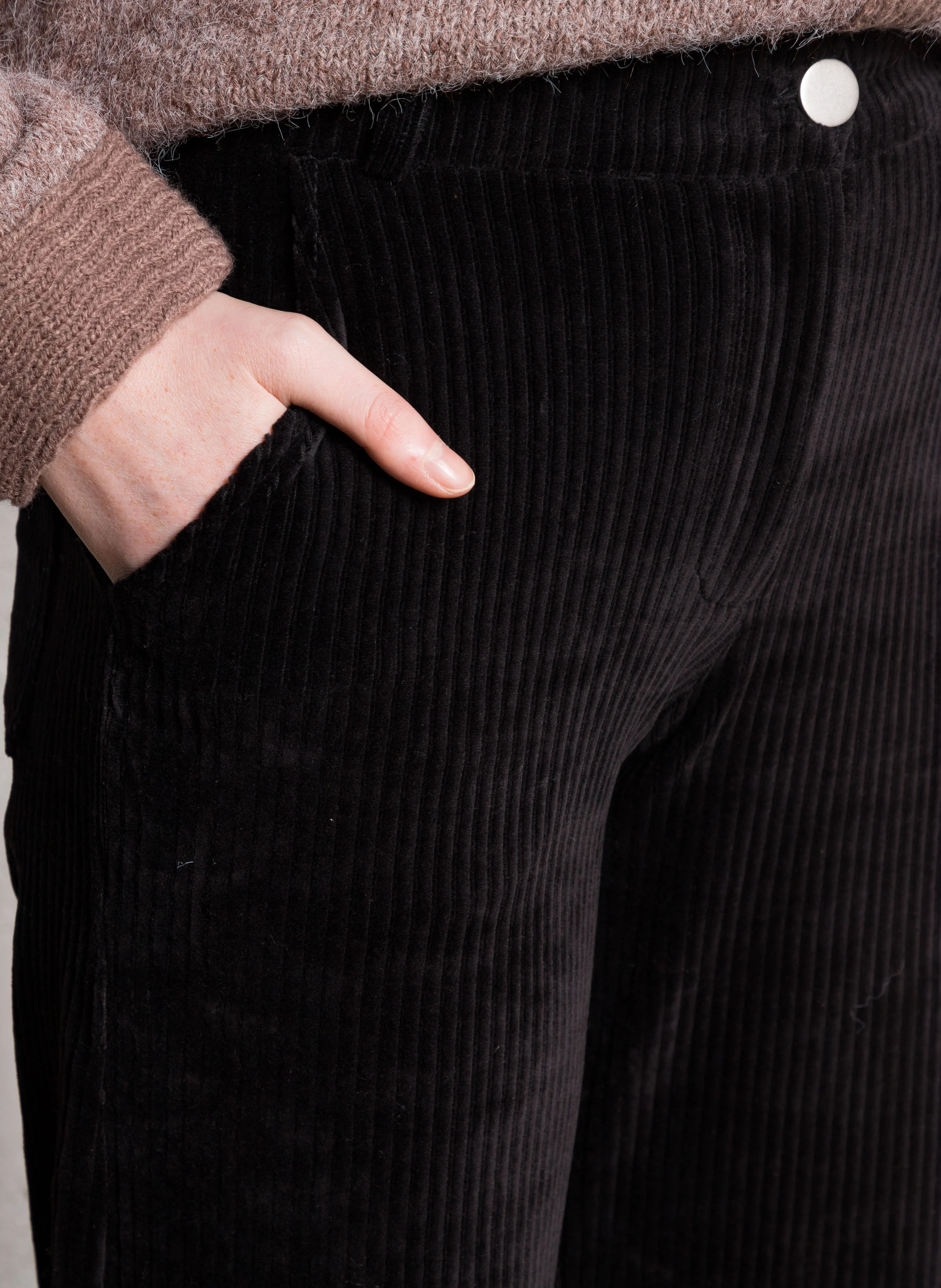 KITA - Pantalon droit en velours côtelé| Noir