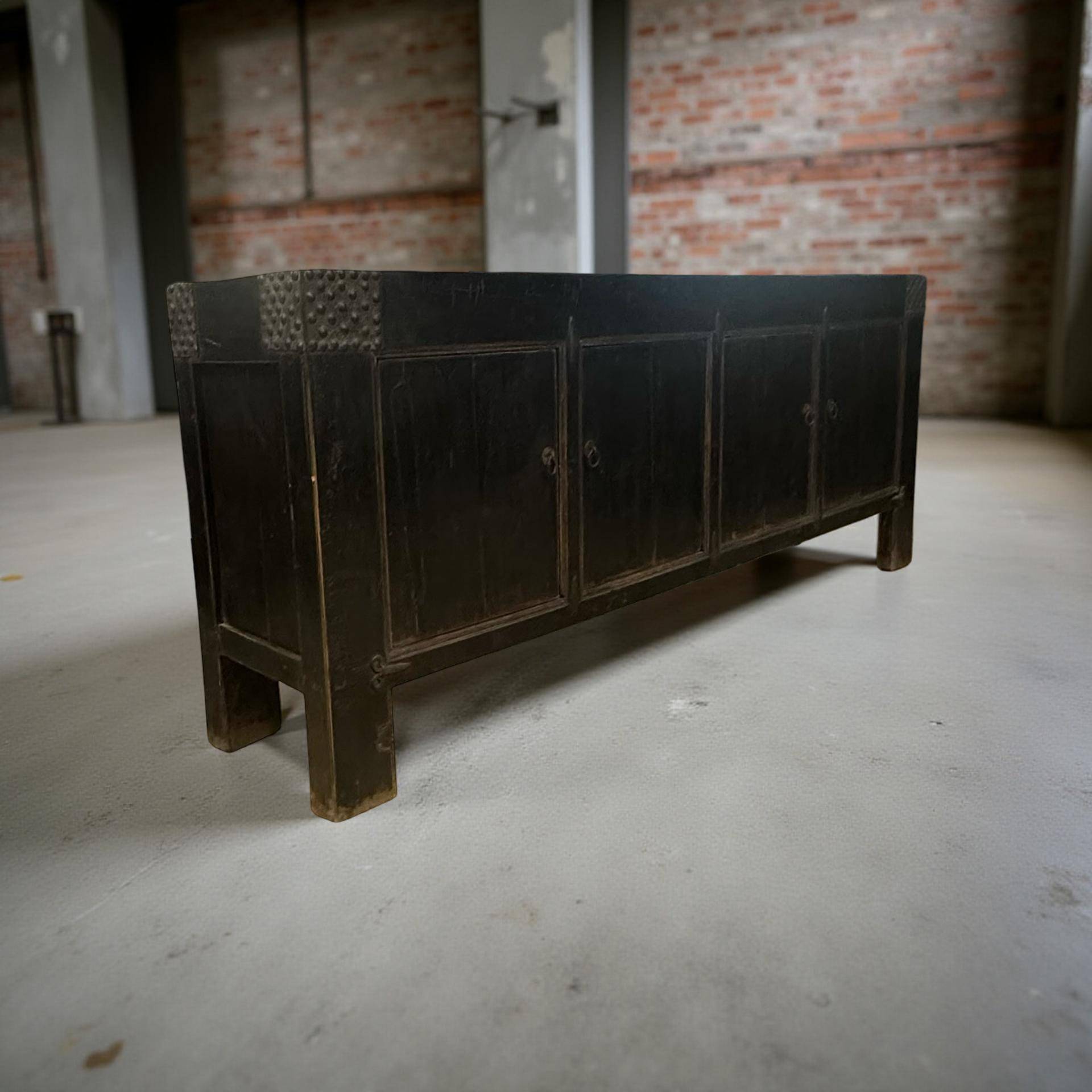 Dressoir zwart 4 deur noppen beslag