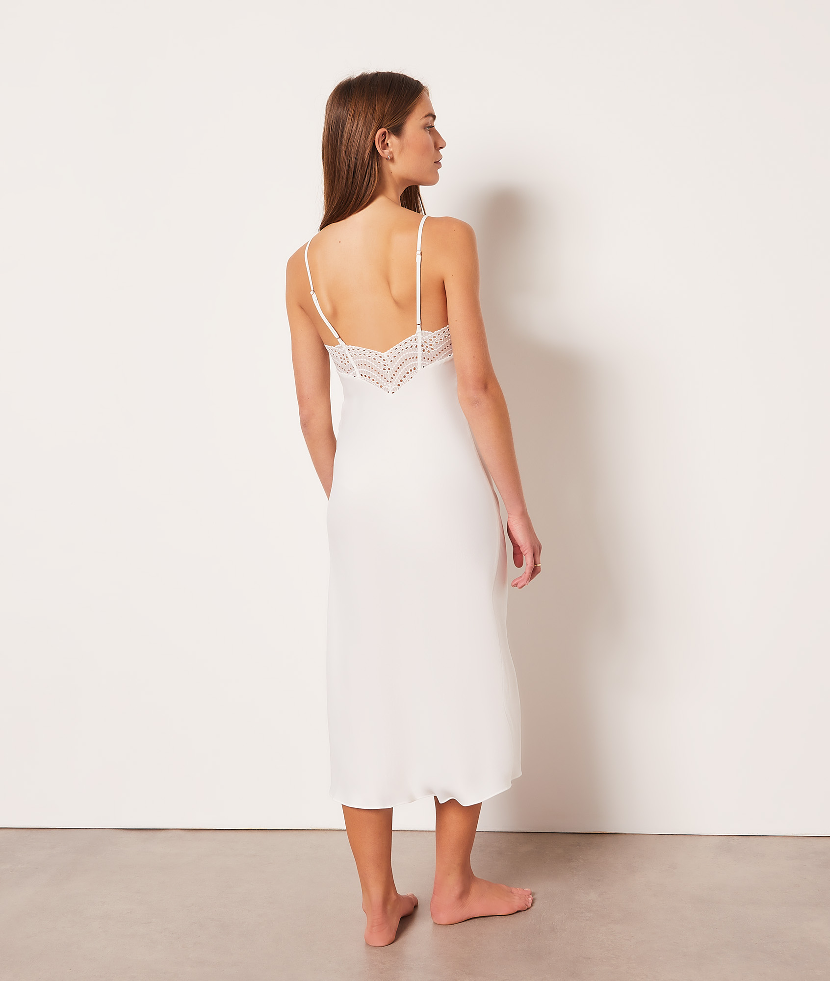 Nuisette longue broderie anglaise