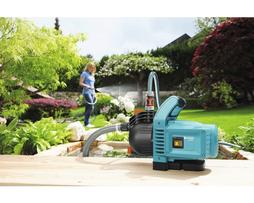 GARDENA 3000/4 tuinpompset inclusief aanzuigslang, tuinslang en aansluitstukken
