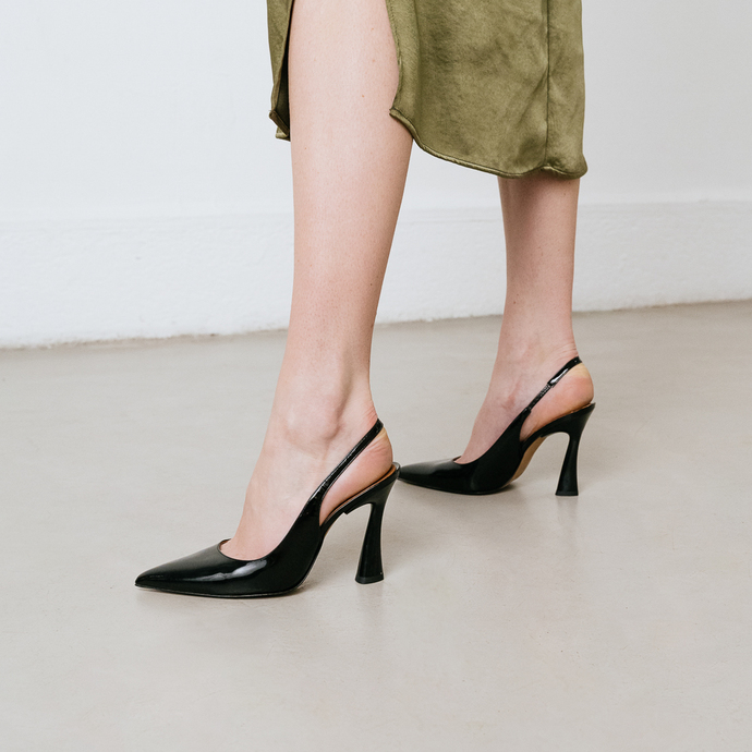 Escarpins slingback à bouts pointus  en vernis noir