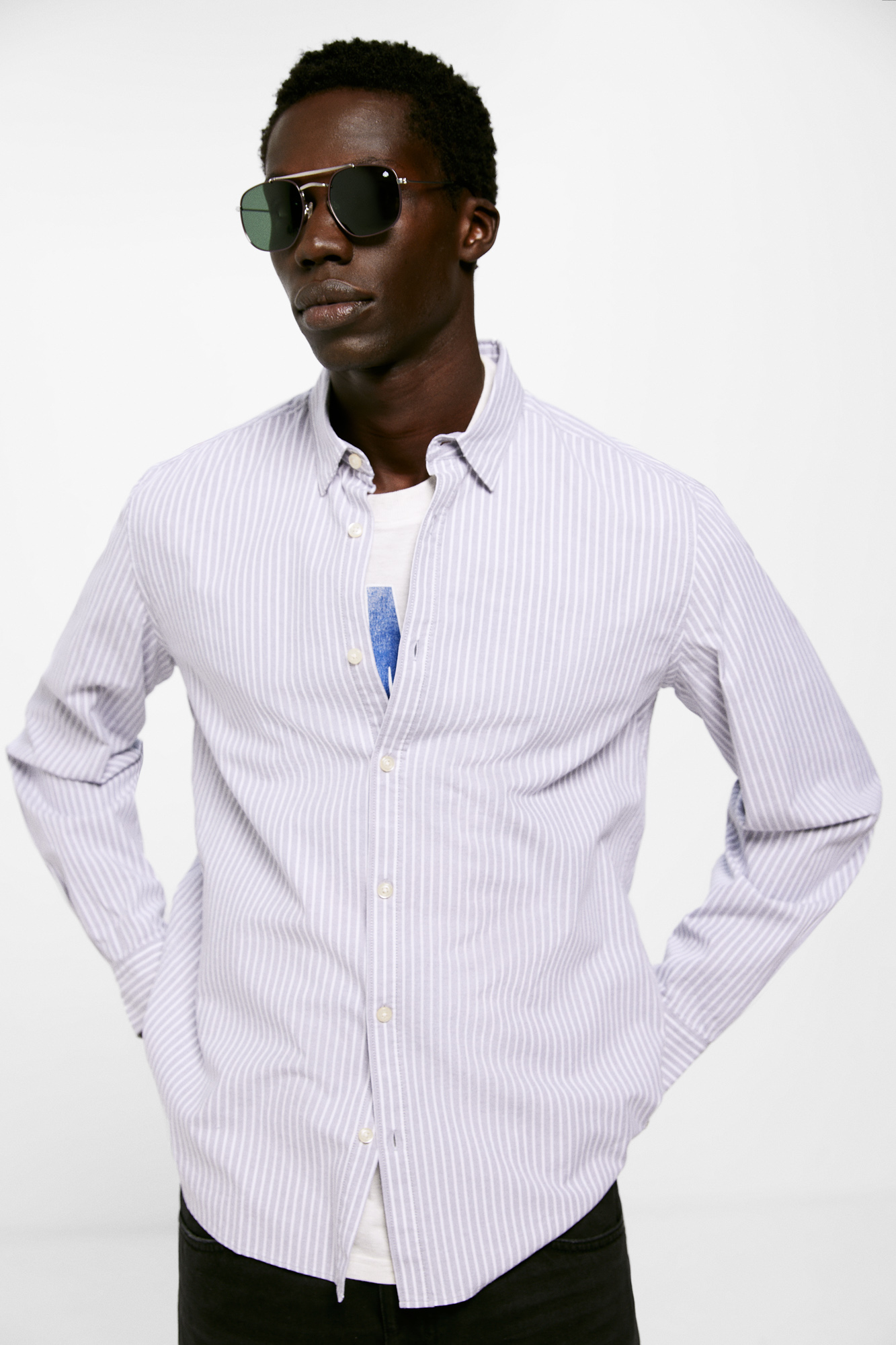 Camisa listrada com pontos minúsculos