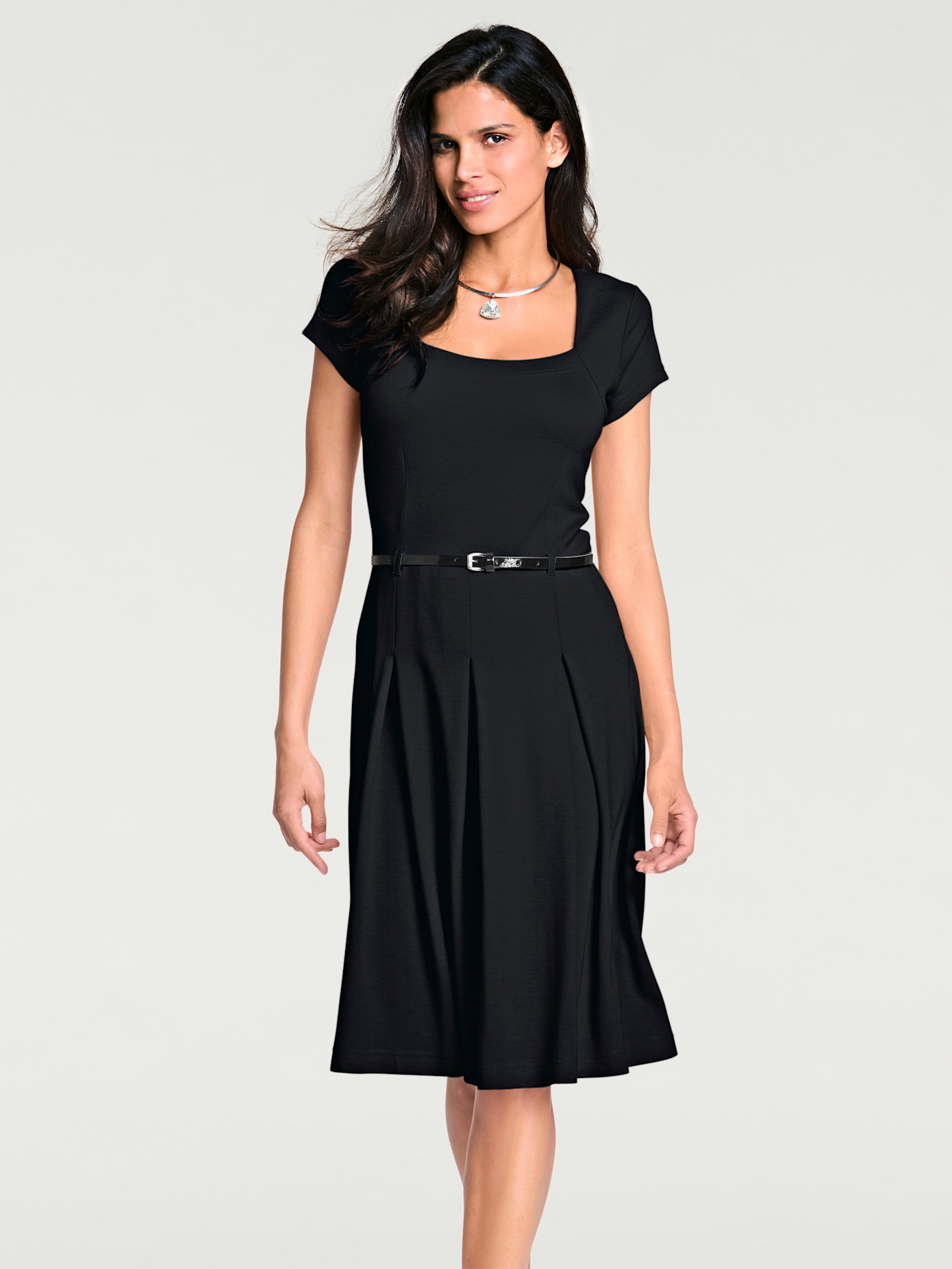 Robe en jersey look féminin avec ceinture