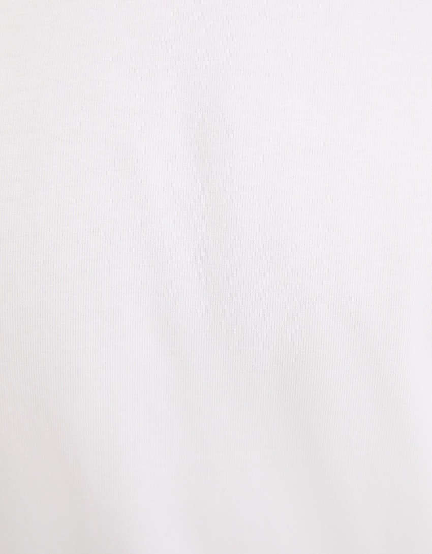 Camiseta de manga curta e gola alta