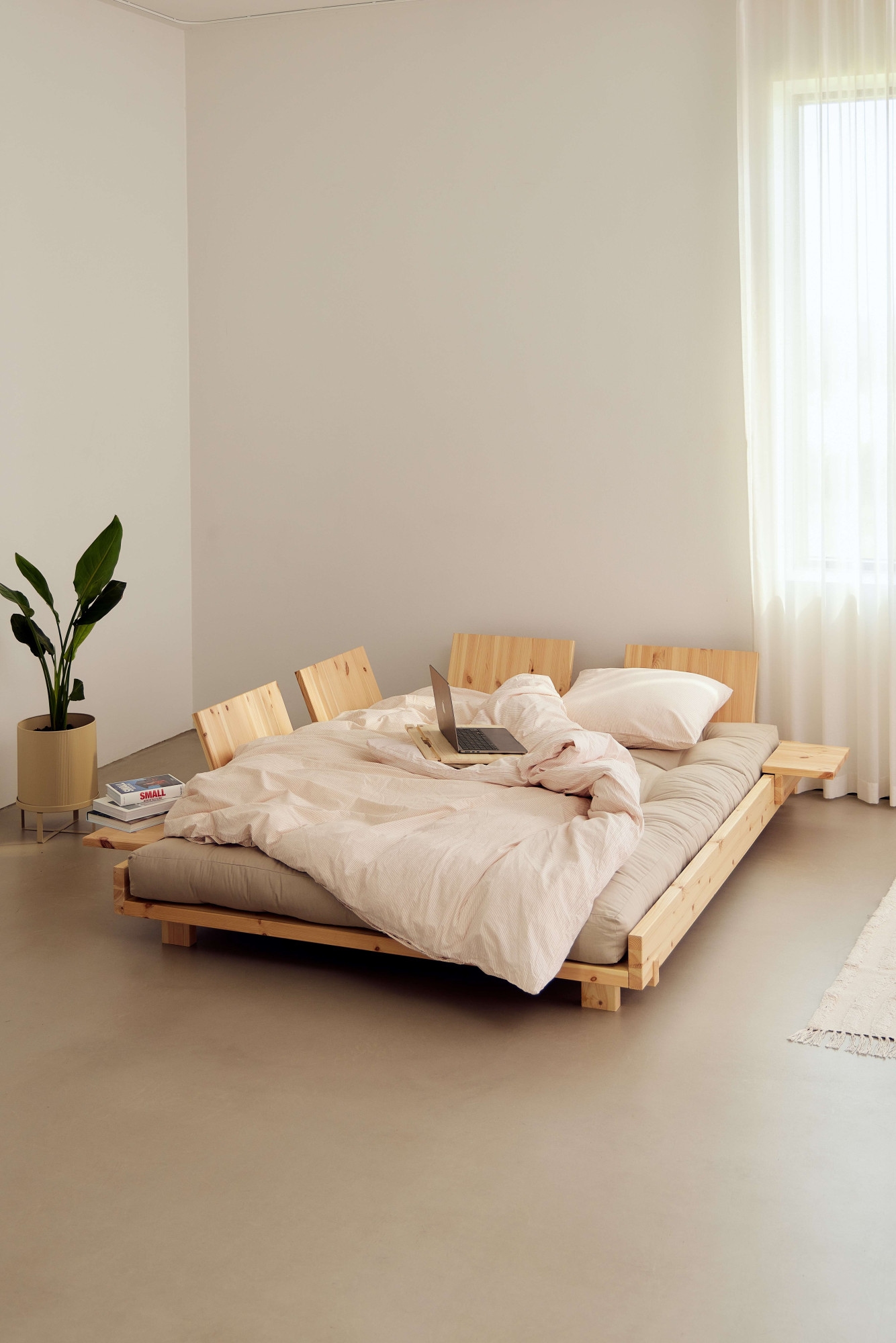 Karup Design Bett »Social Sofa Bed, mit verstellbarem Zubehör, inkl Matratze & Lattenrost« Bett wahlweise mit 2 oder 4 Rückenlehnen und 2 Ablagen. Mit Matratze