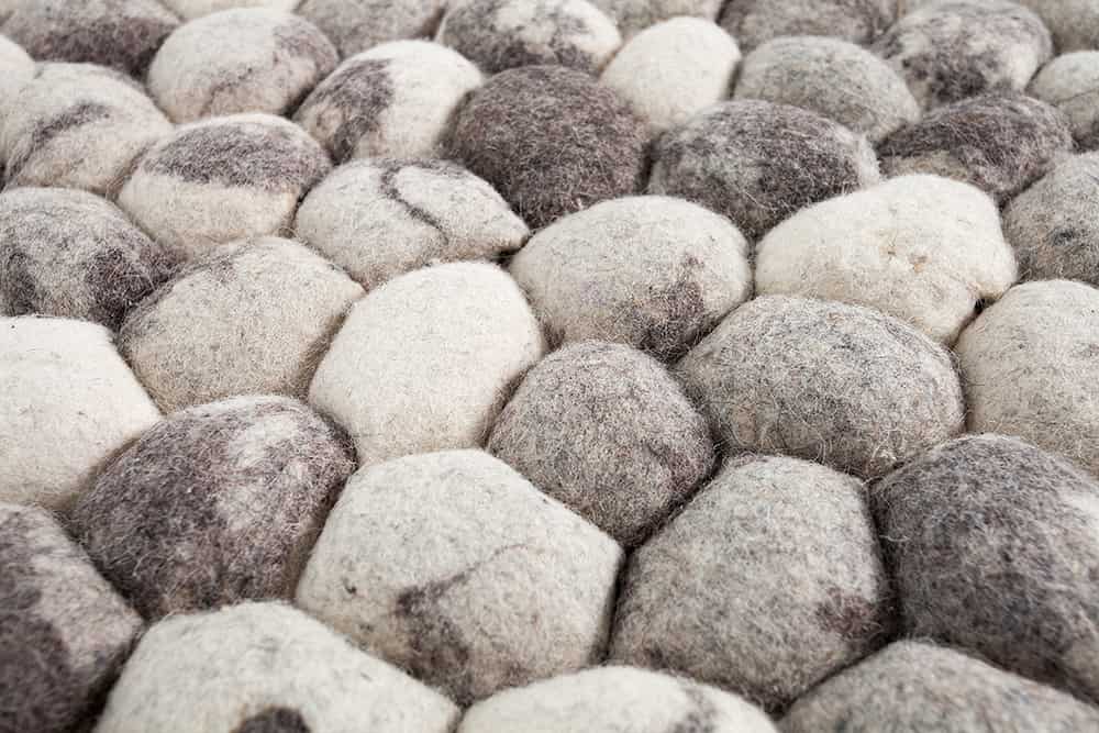 Handgewebter Schurwolle-Teppich ORGANIC LIVING 200x120cm grau Filz Steinoptik
