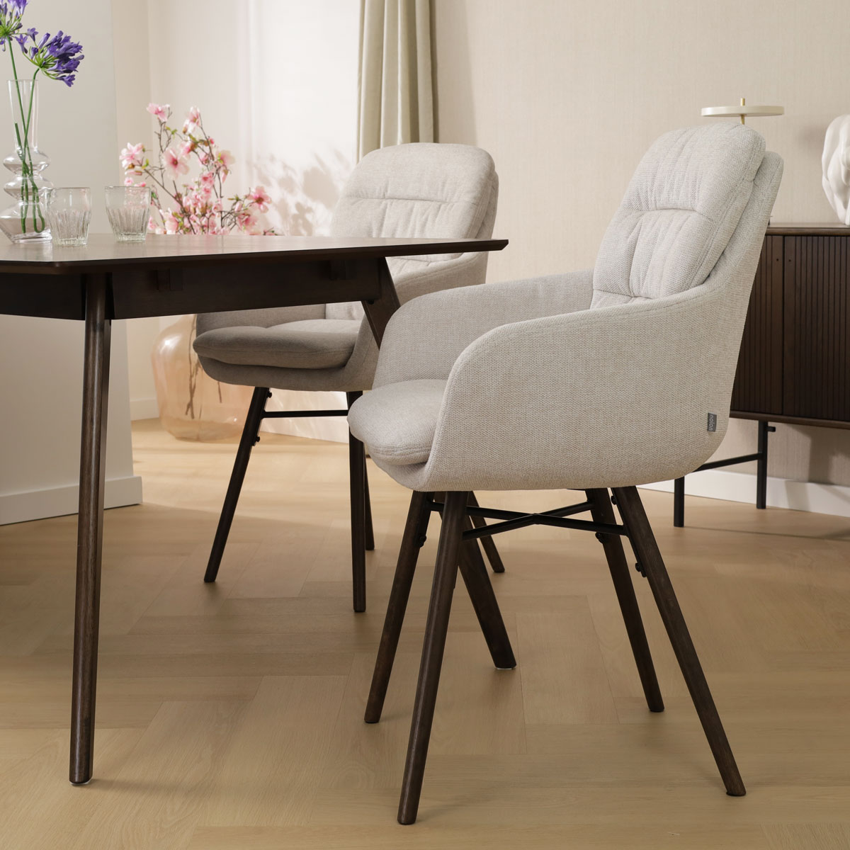 Eetkamerstoel Nena-mia beige - walnoot houten onderstel