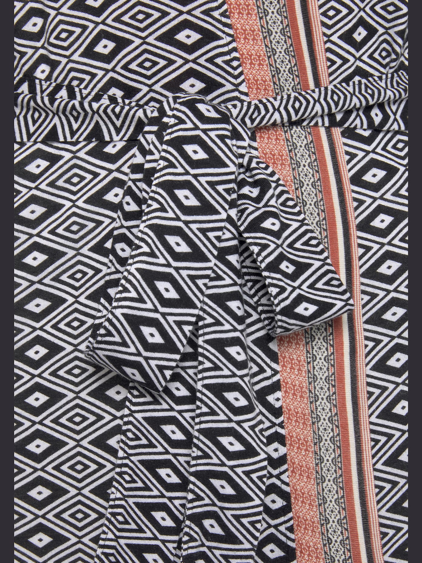 Kimono court avec motif ethnique