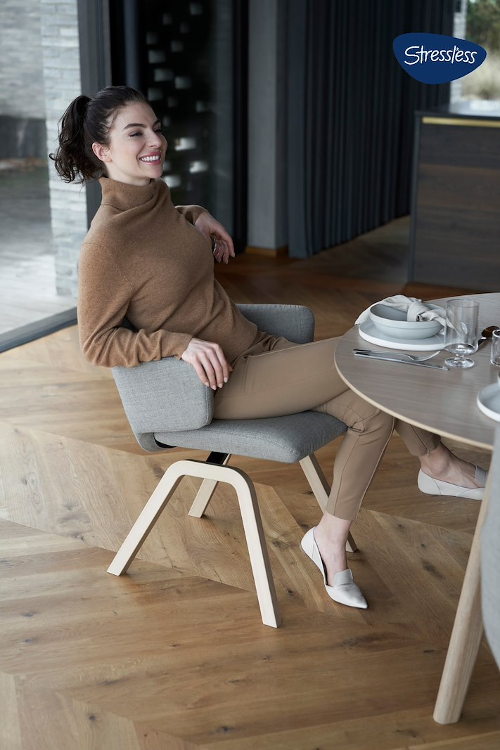 Mint spisestol Tekstil Silva Light beige med hvitlasert eik understell