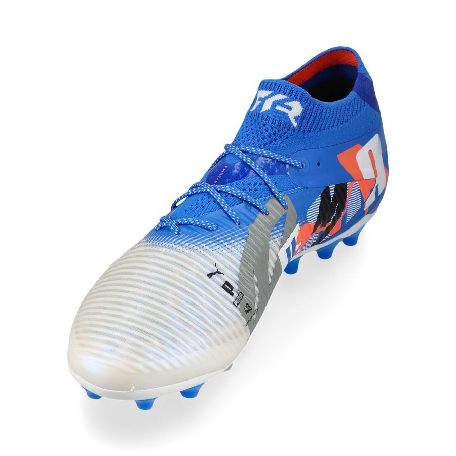 PUMA Future 8 Ultimate MG Forever - Blanc/Bleu/Gris/Noir/Glowing Red ÉDITION LIMITÉE
