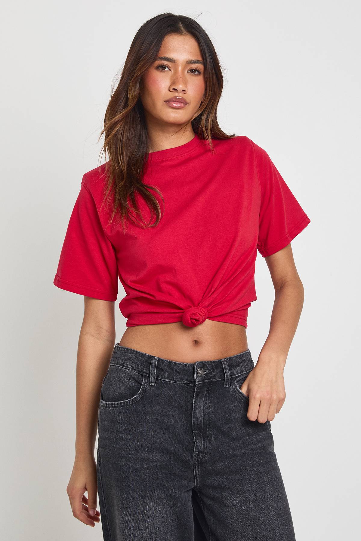 boohoo T-shirt À Épaulettes Avec Ourlet Noué