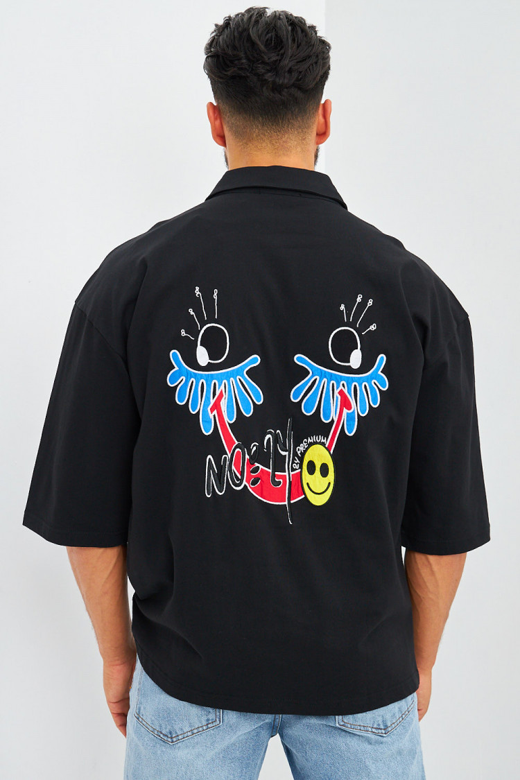 Chemise noire oversize à patchs