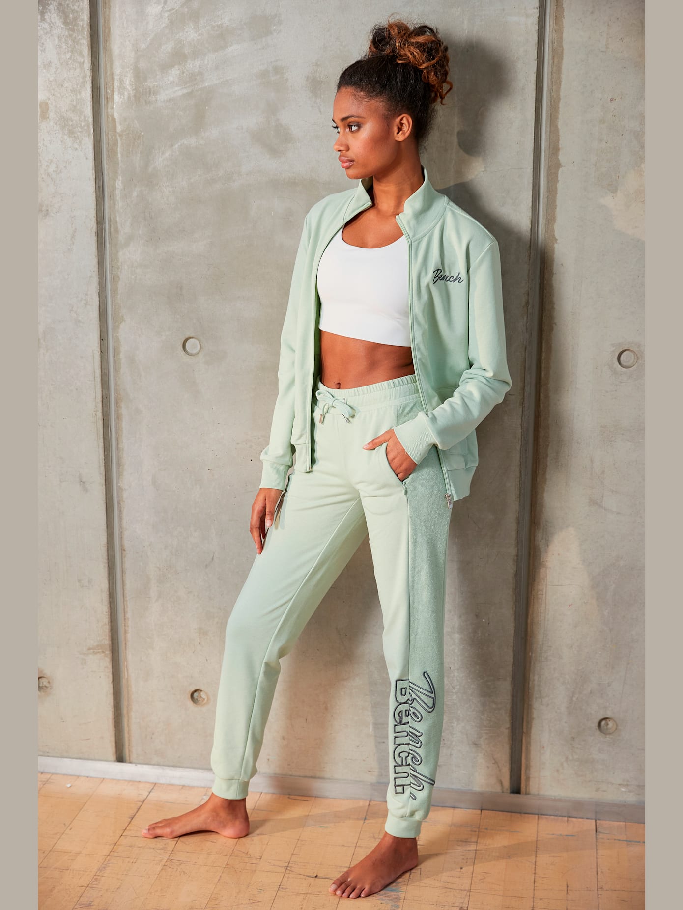 Pantalon détente avec logo brodé