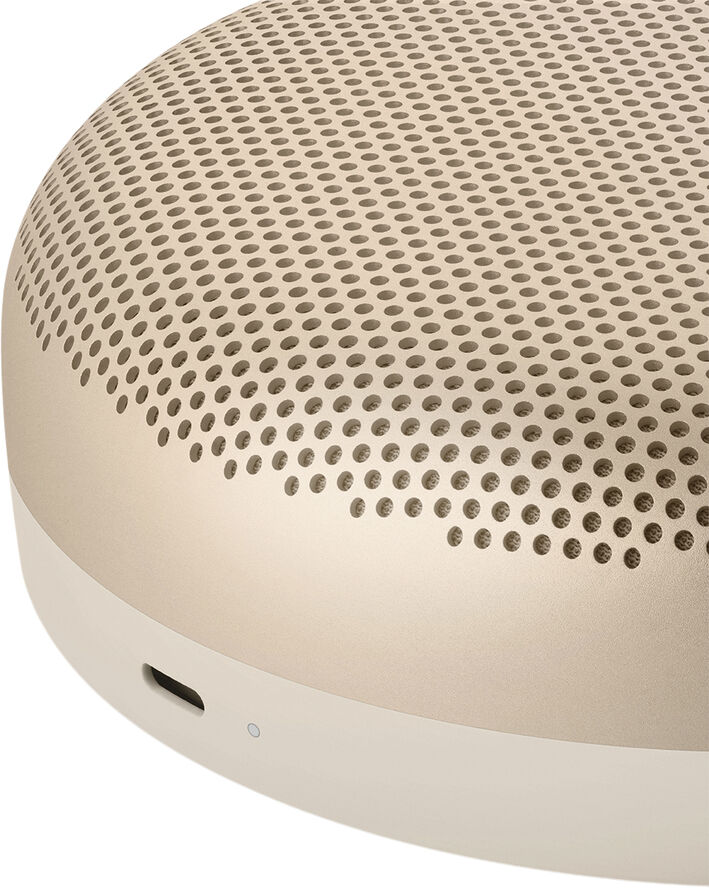 Bang & Olufsen Beosound A1 2nd Gen Bluetooth højttaler Gold tone