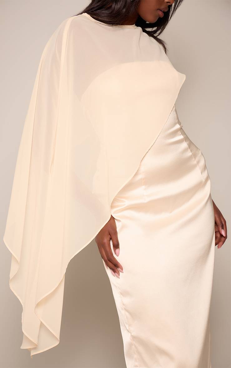 Citron Robe Longue Ajustée En Satin Avec Cape Superposée En Mousseline