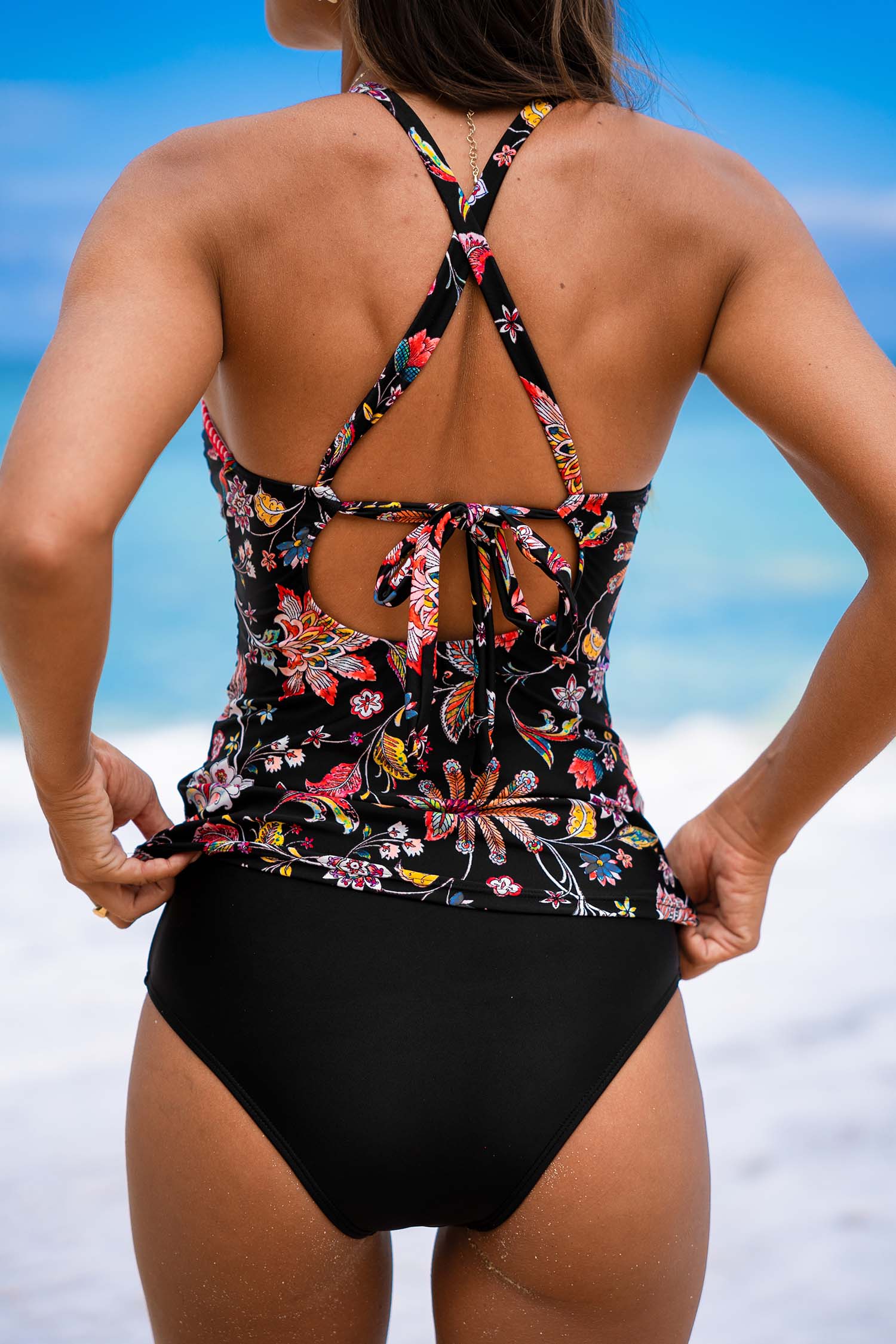 Tankini découpé à fleurs et bas standard