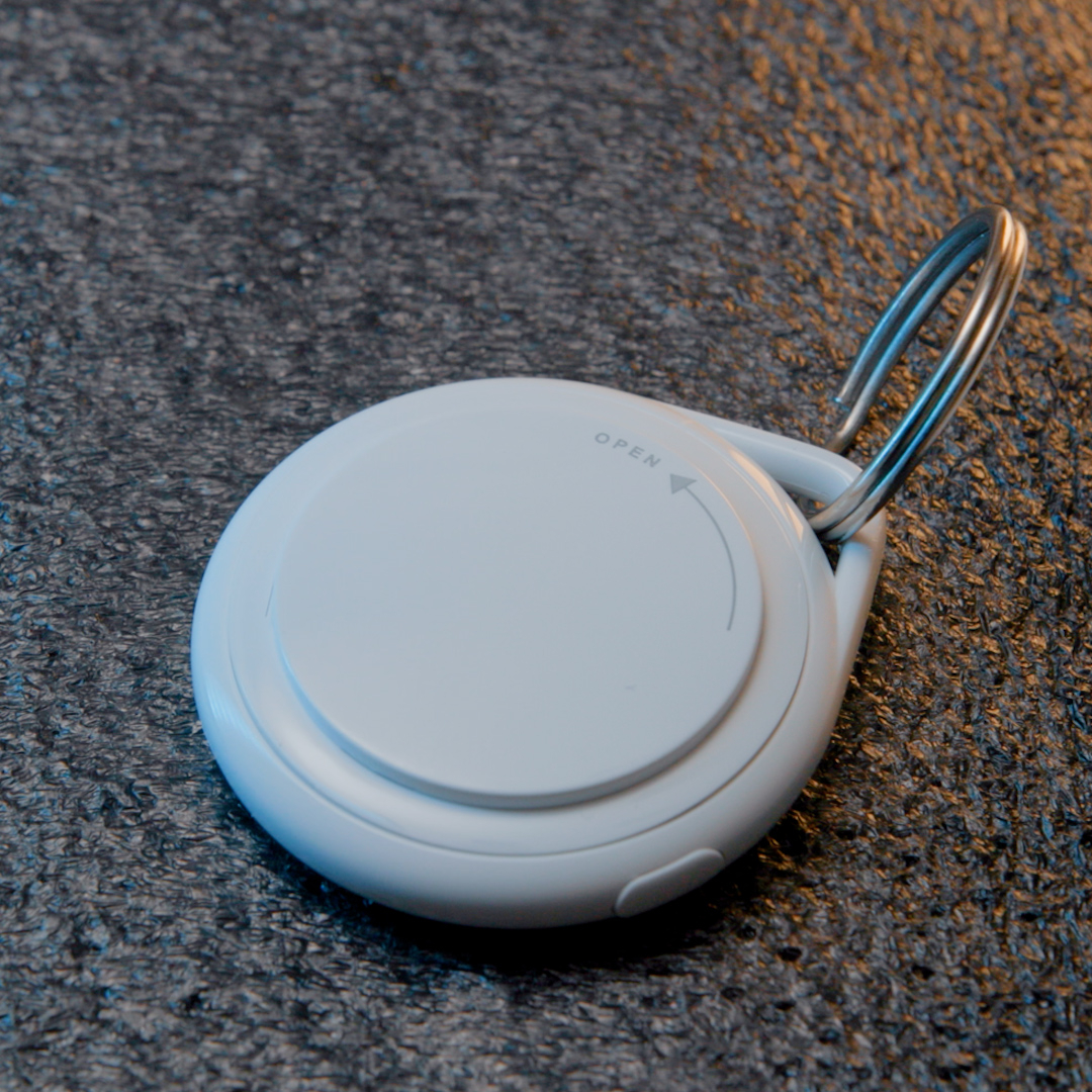 Bluetooth Keyfinder Smart Tracker Tag für iOS mit Apple Find My Network (inkl. Batterie CR2032) - Weiss