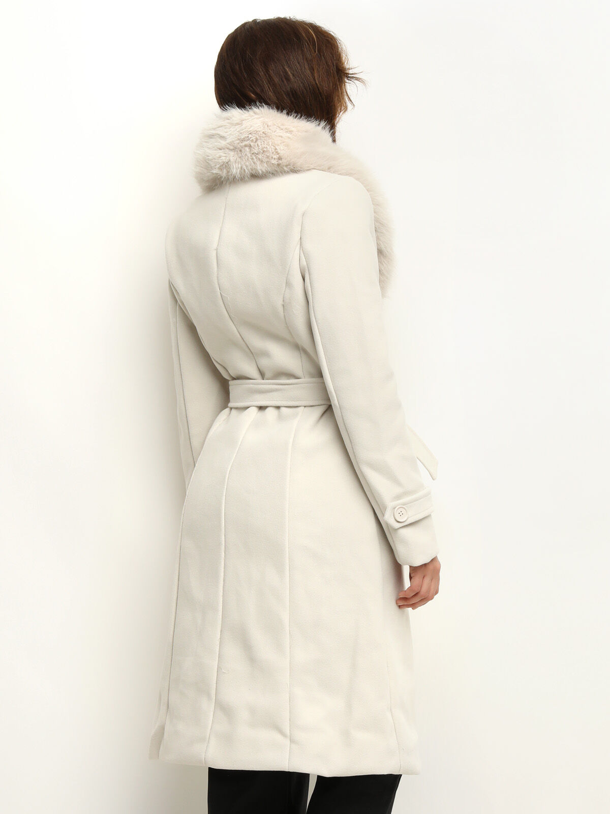 Manteau ceinturé à col fourré- Blanc cassé