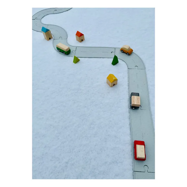 Plan Toys Circuit en caoutchouc naturel et ses accessoires