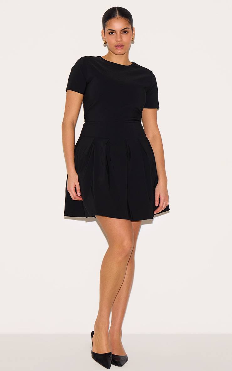 Noir Robe Courte Ajustée Grande Taille Avec Détail D'ourlet Plissé