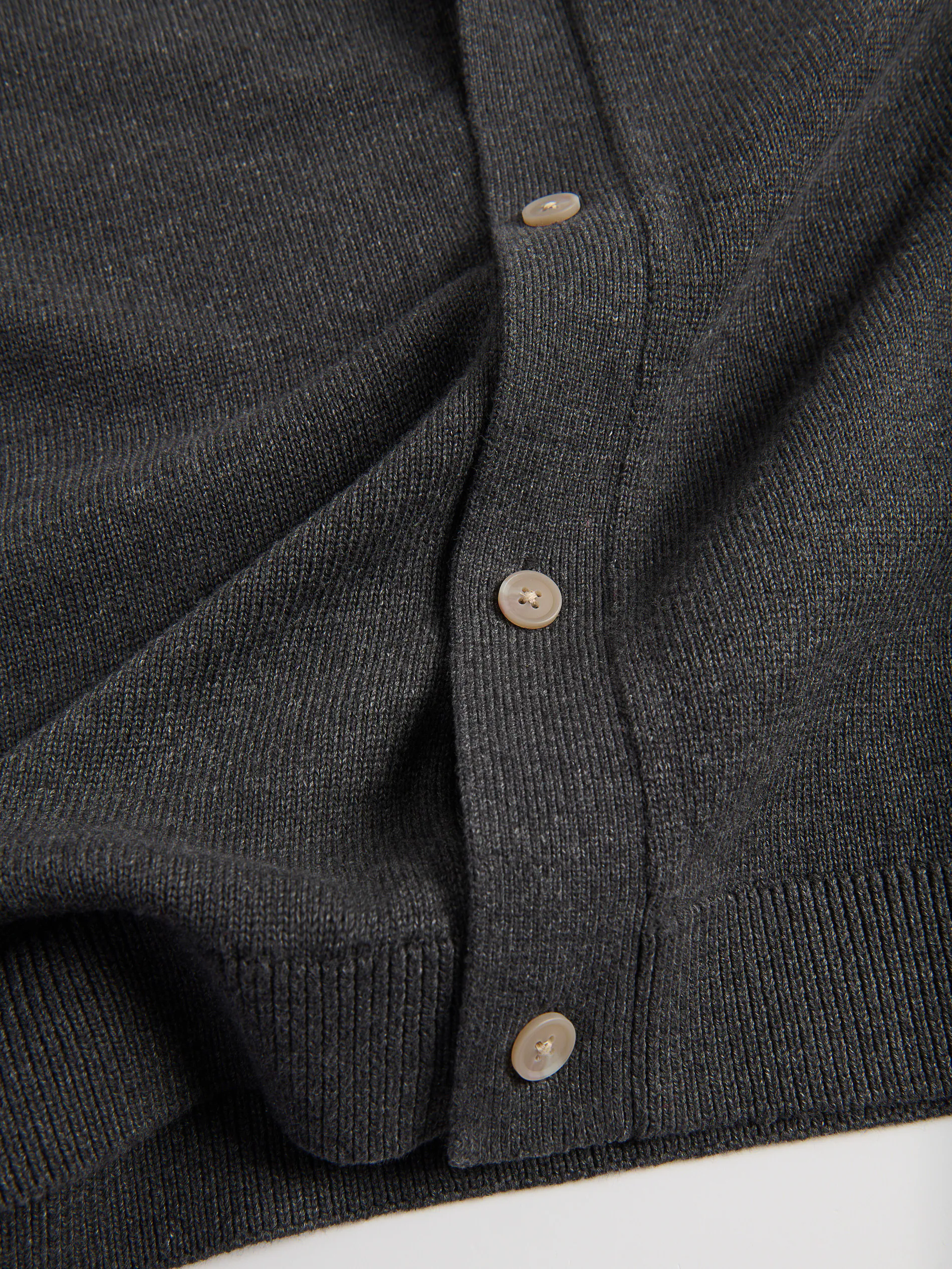 Aufknöpfbare Strickjacke