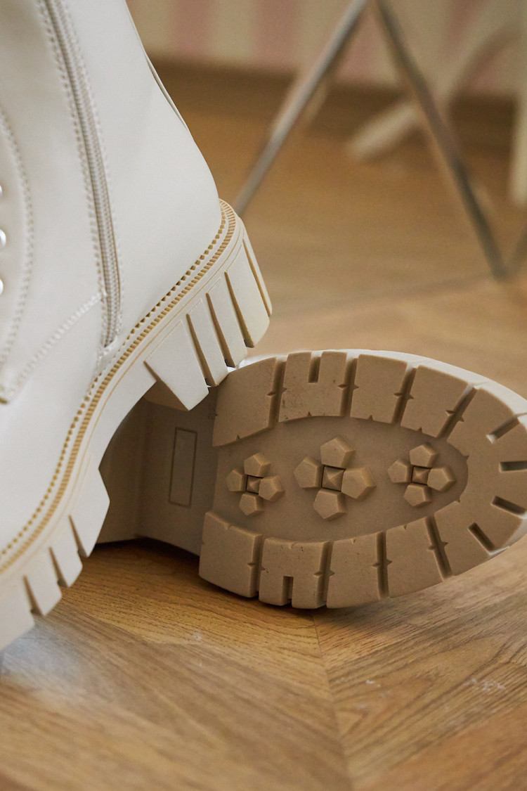 Bottines beige à lacets