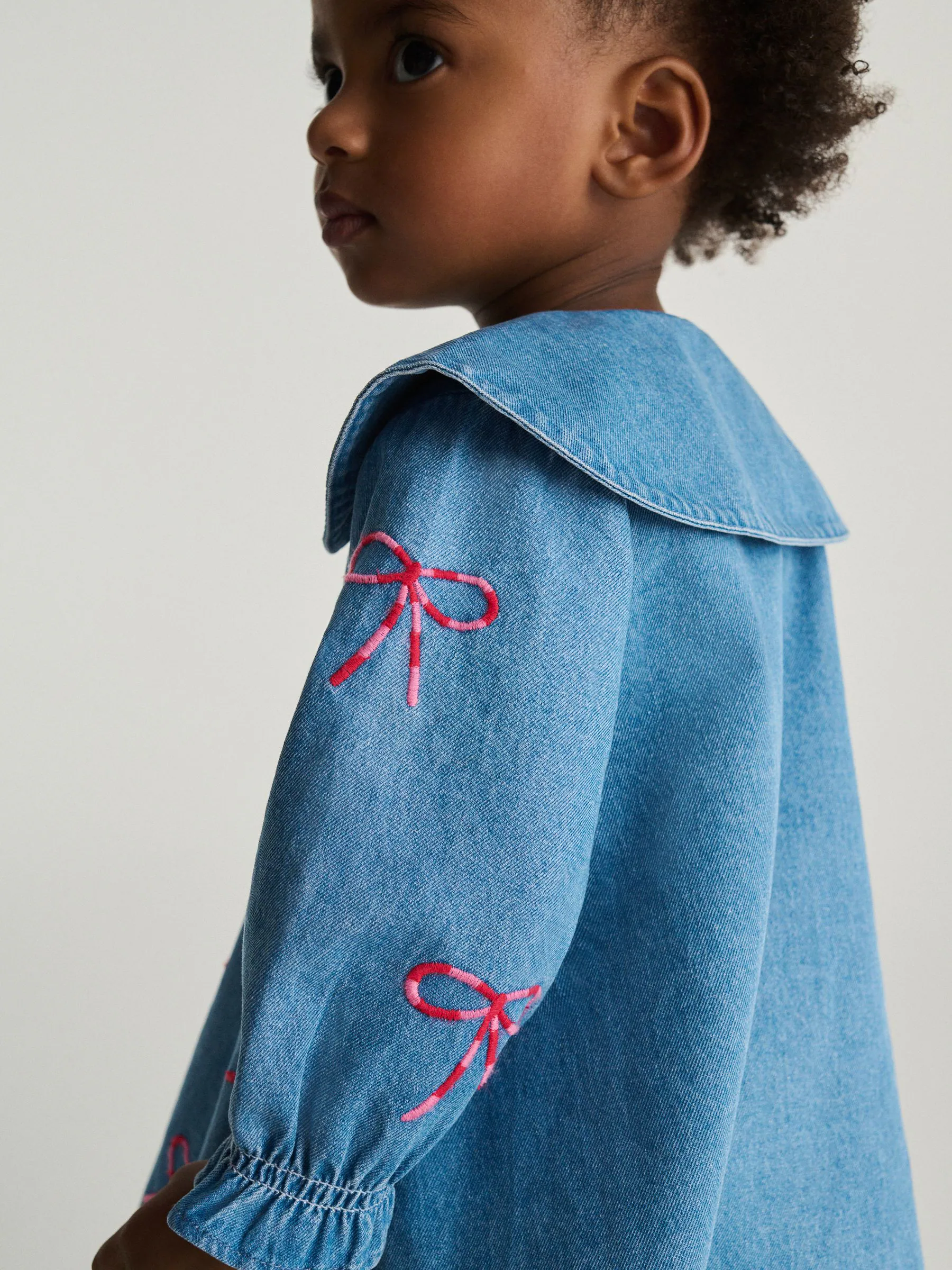 Bow Embroidered - Denim jurk met kraag (3mnd-8jr)